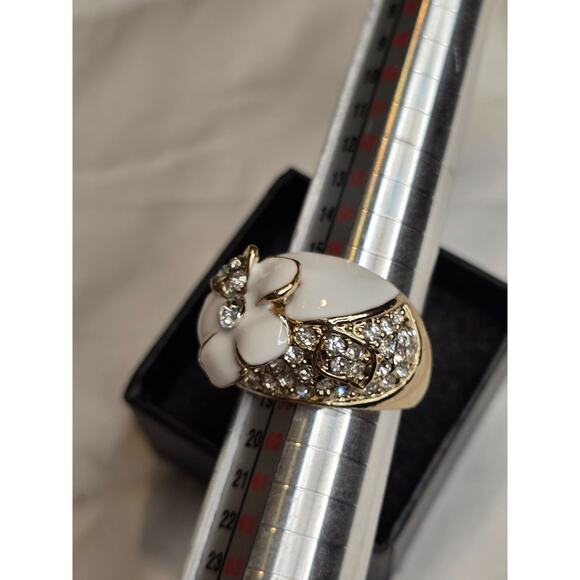 White Enamel Flower & Crystal Gold-Tone Ring Size 9 - Picture 7 of 8